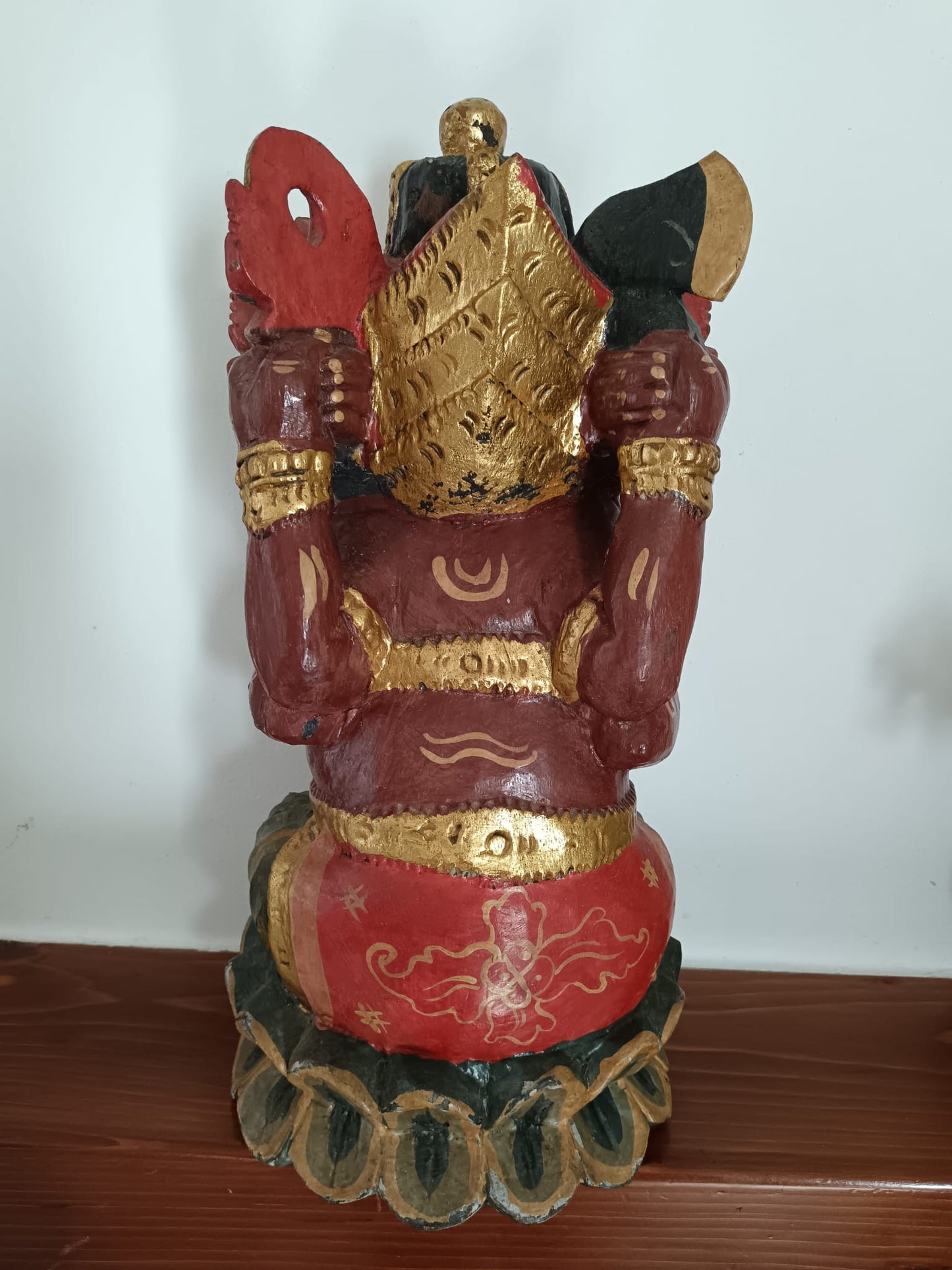 Scultura in legno dipinto dio indù Ganesha