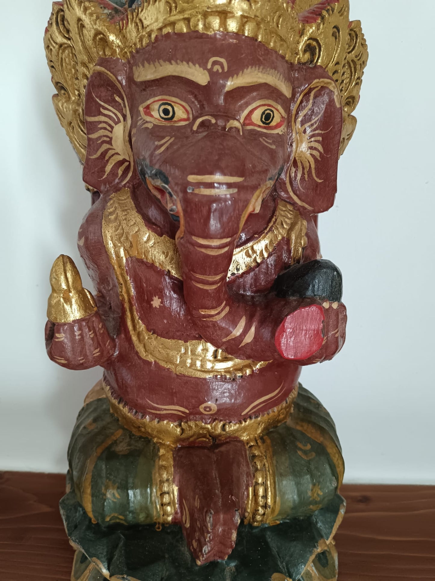 Scultura in legno dipinto dio indù Ganesha