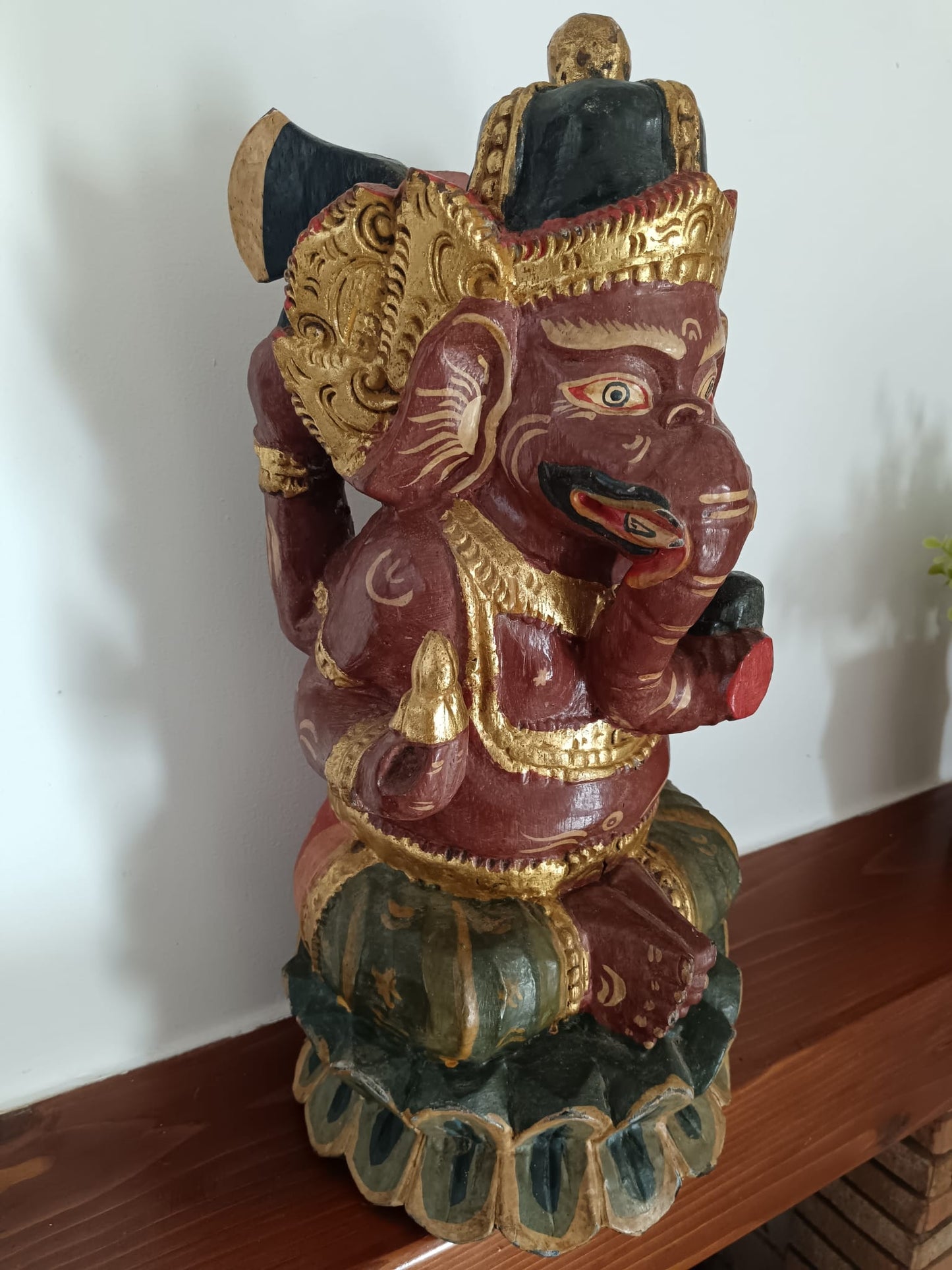 Scultura in legno dipinto dio indù Ganesha