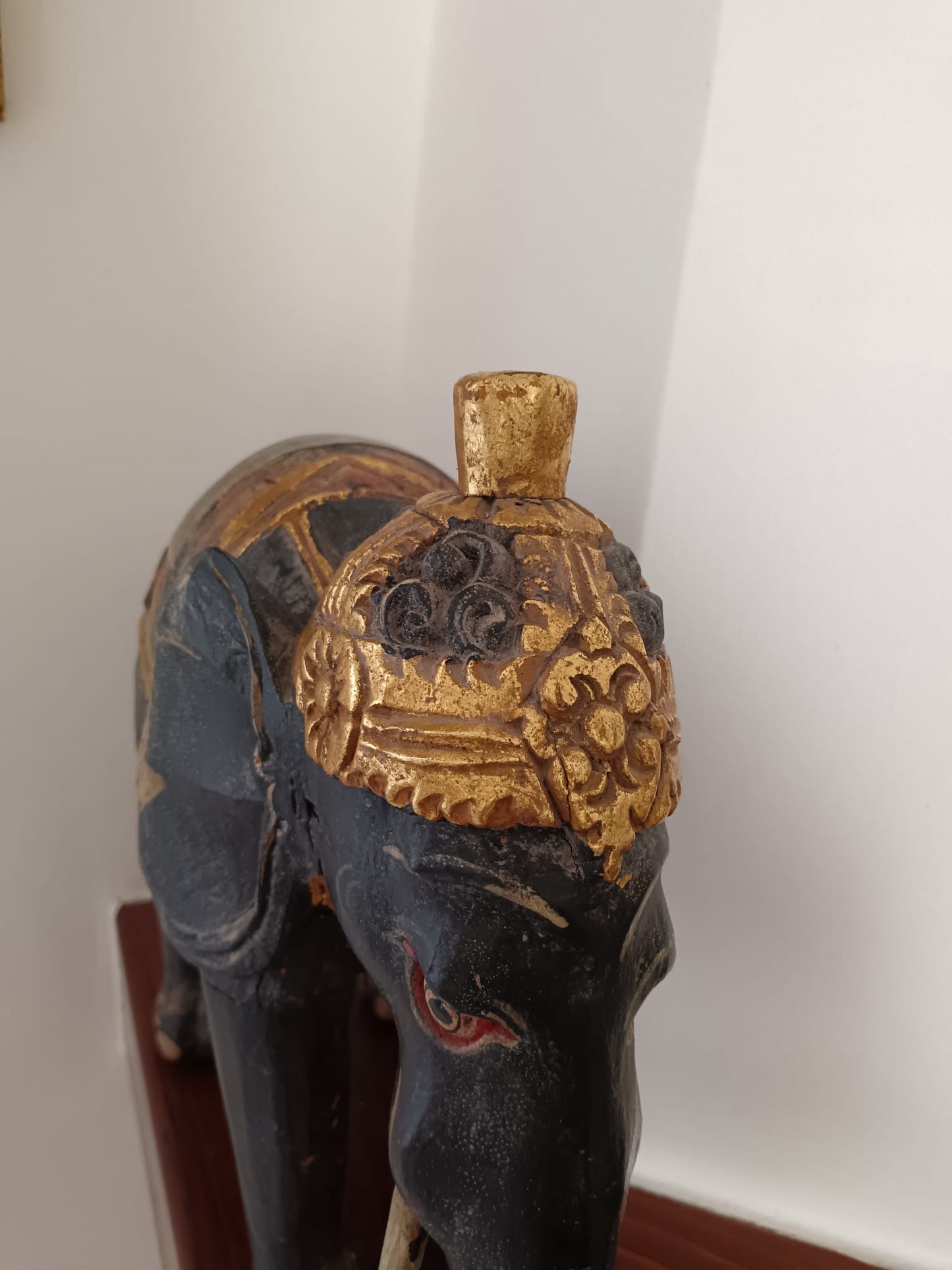 Scultura di elefante dipinta a mano (India o Sud-Est asiatico)