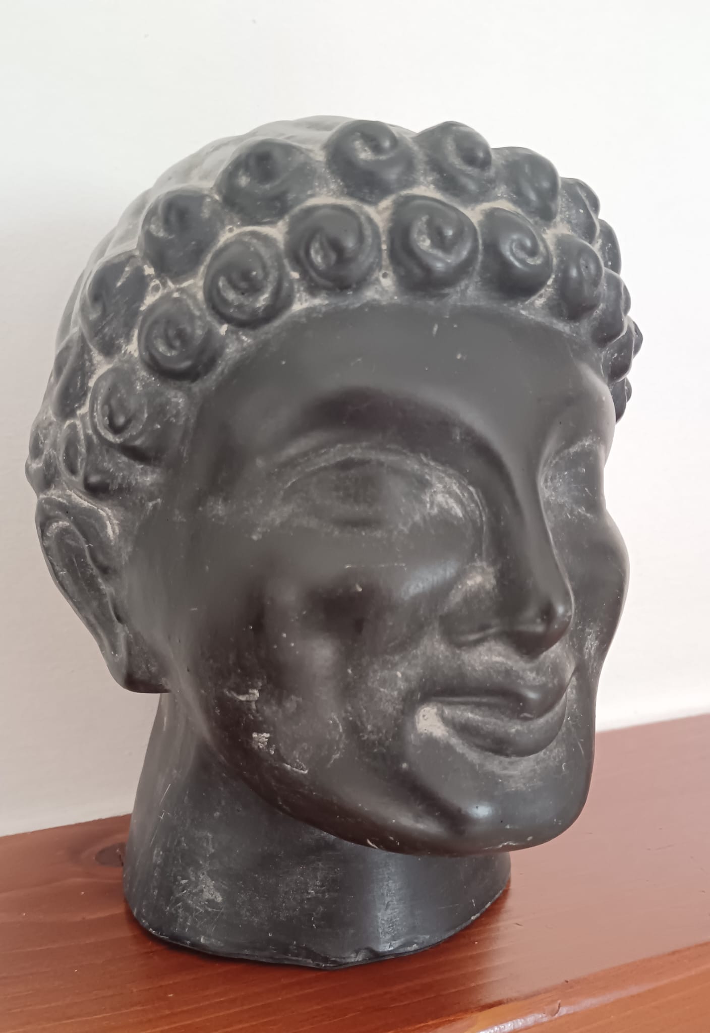 Testa fittile- scultura in terracotta dipinta in stile archeologico (XX Secolo)