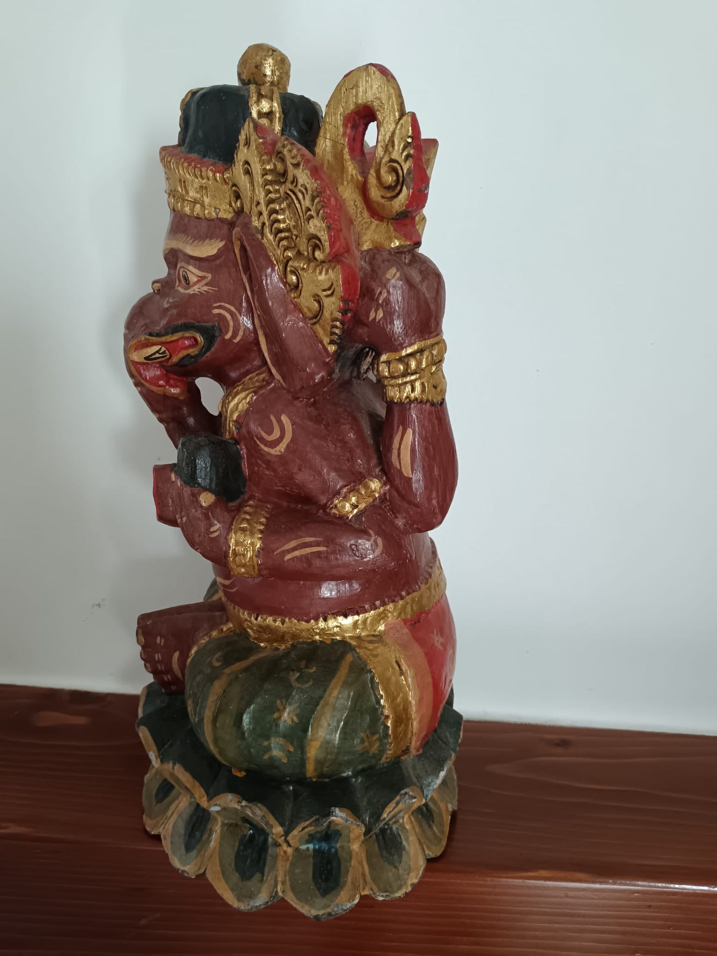 Scultura in legno dipinto dio indù Ganesha