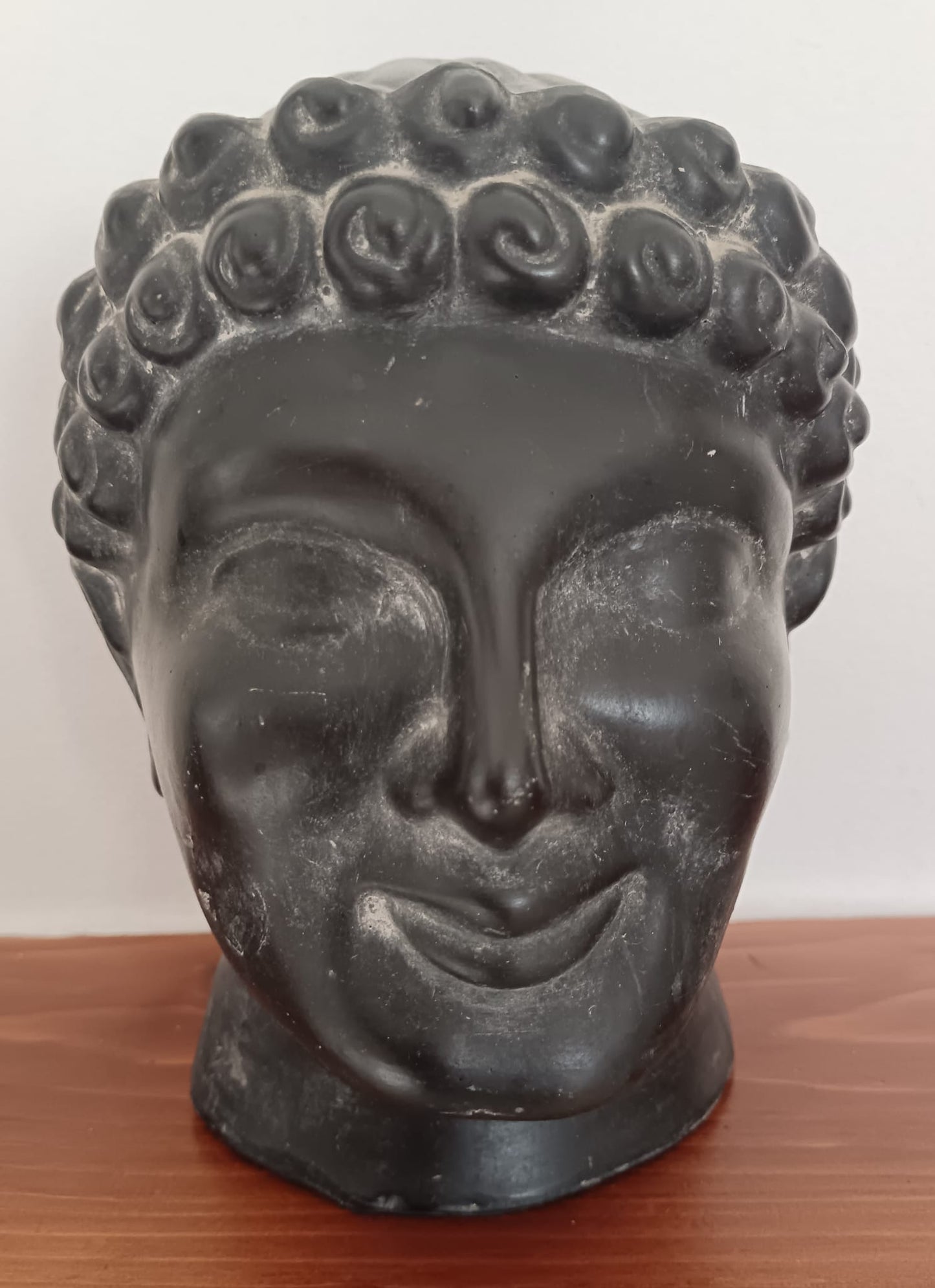 Testa fittile- scultura in terracotta dipinta in stile archeologico (XX Secolo)