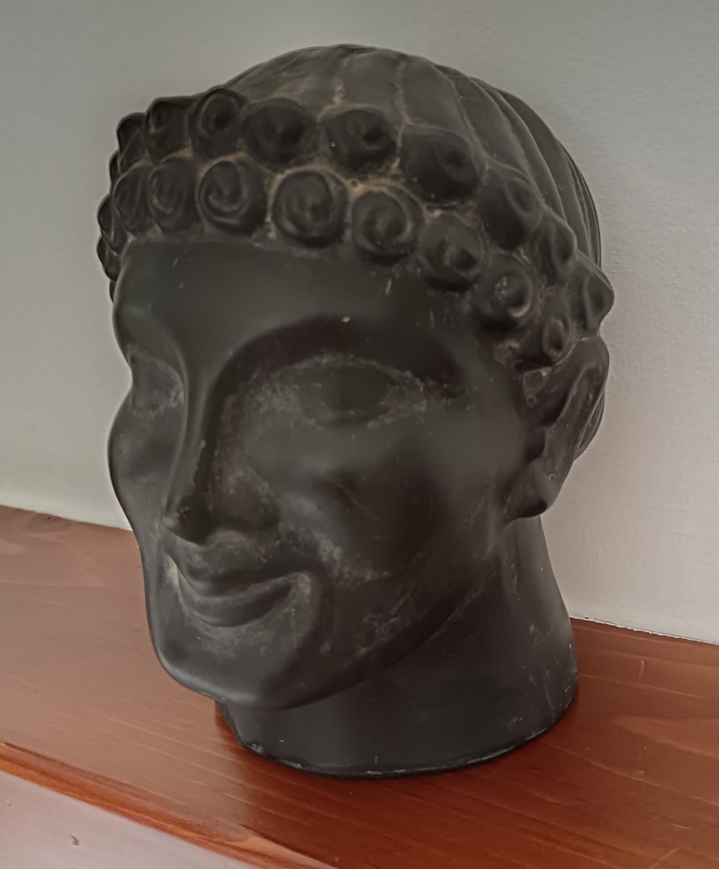 Testa fittile- scultura in terracotta dipinta in stile archeologico (XX Secolo)