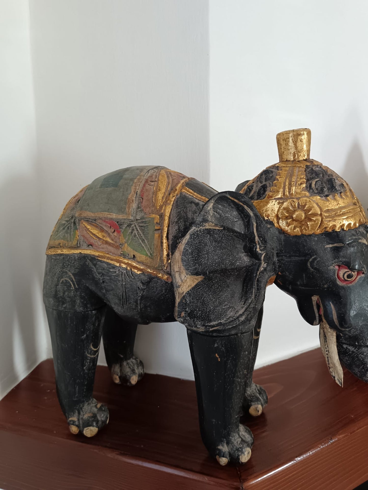 Scultura di elefante dipinta a mano (India o Sud-Est asiatico)
