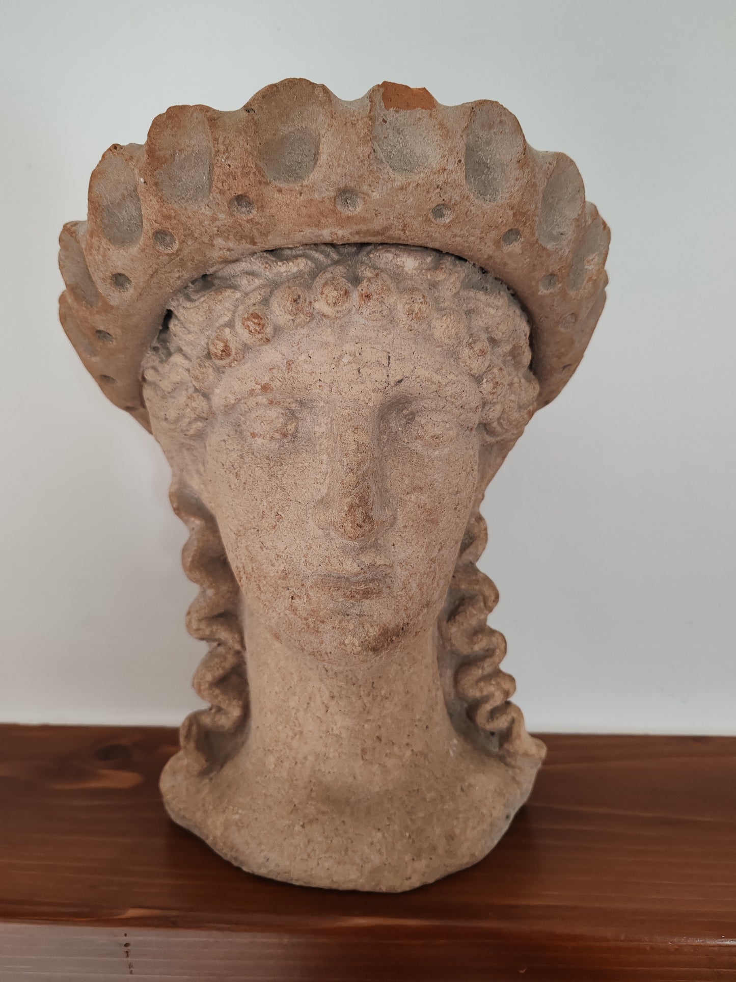 Statua in terracotta stile archeologico - dea romana (XX secolo)