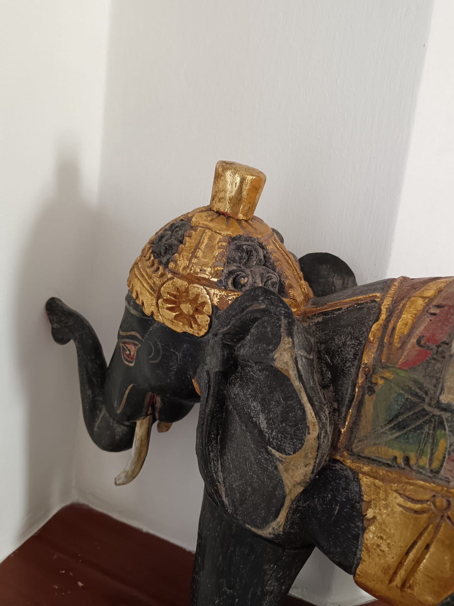 Scultura di elefante dipinta a mano (India o Sud-Est asiatico)